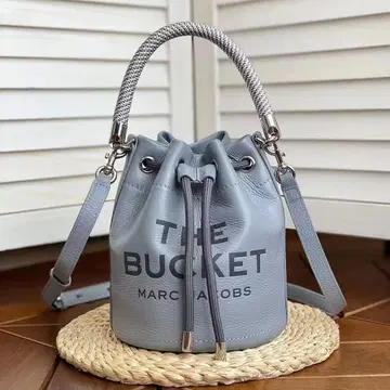 마크제이콥스 THE BUCKET 그레이 숄더백