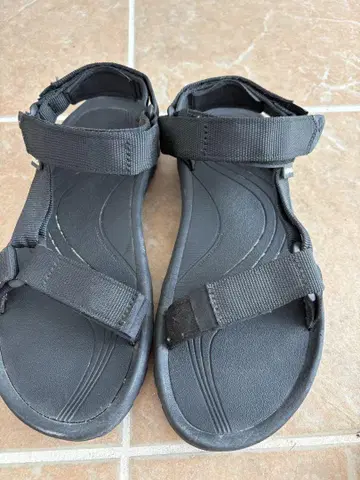 Teva 블랙 스포츠 샌들