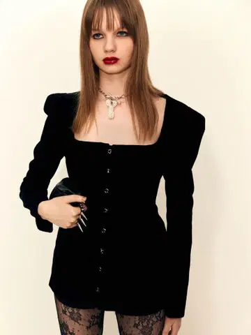 Nodress 자켓 블랙 스퀘어 넥 Minji 민지 착용