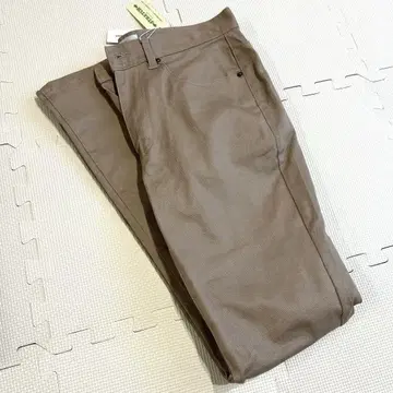 베이지 치노 팬츠