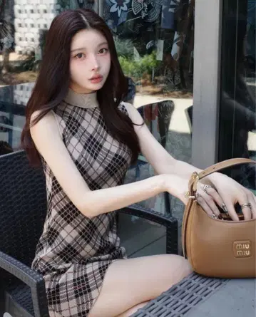 체크 자카드 슬리브리스 니트 미니 원피스 다리치