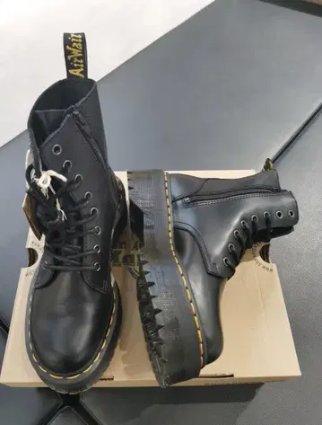 Dr.Martens 닥터마틴 JADON 8홀 부츠 23cm