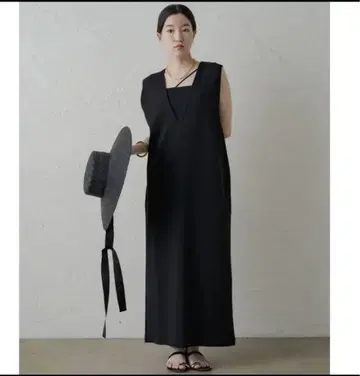 라운지 드레스 슬리브리스 컷 원피스