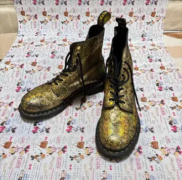 Dr.Martens 8홀 부츠 골드