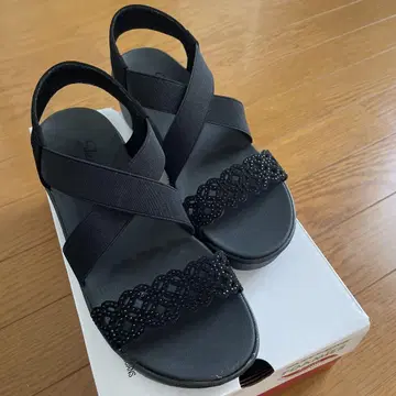 새상품급 스케쳐스 샌들 23.5cm
