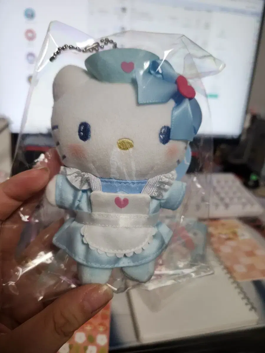 산리오 간호사 키티 팝니다
