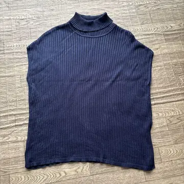 리브 터틀넥 슬리브리스 theory luxe 사이즈 M