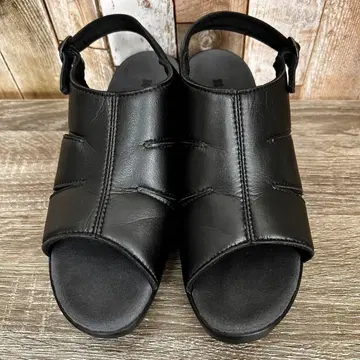 크로와상 블랙 가죽 컴포트 샌들