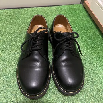 Dr. Martens 블랙 로퍼