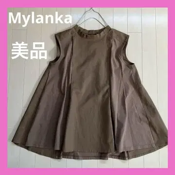 새상품급 밀라노카 Mylanka 슬리브리스 티셔츠 골드 버튼