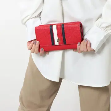 타미힐피거 글로벌 스트라이프 라지 플랩 지갑