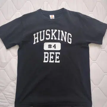 HUSKING BEE 티셔츠