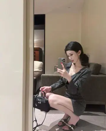 블랙 스트라이프 긴팔 미니 원피스