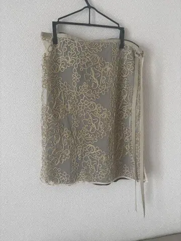 SLOBE citron. 자수 시스루 스커트 안감 부착
