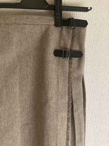 베이지 랩 스커트, 이탈리아제