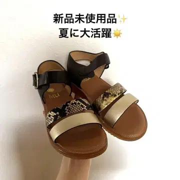 MU 스네이크 패턴 백 스트랩 샌들