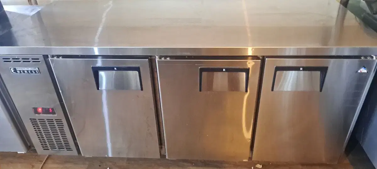 Busung Direct Cooling 1800 Table Refrigerator