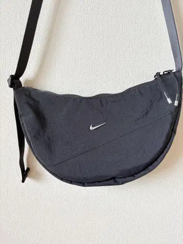 Nike 나이키 아우라 크레센트 크로스 바디 백 (4L)