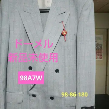 도멜, 수트