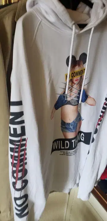 NO COMMENT 그래픽 후드티 화이트