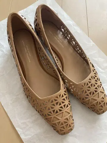 스퀘어 컷워크 펌프스 (3cm 힐)