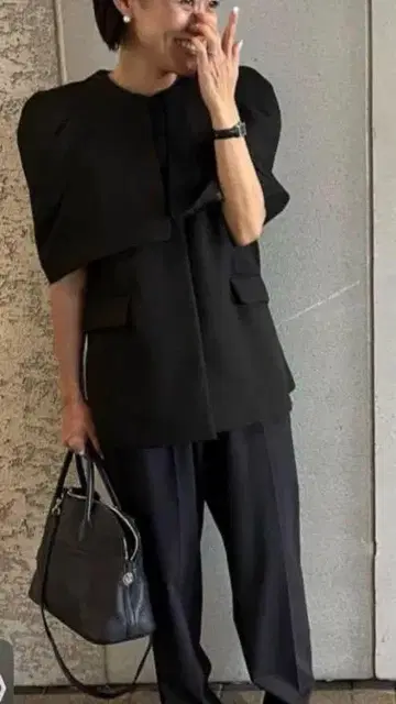 블랙 케이프 스타일 베스트 셀포드