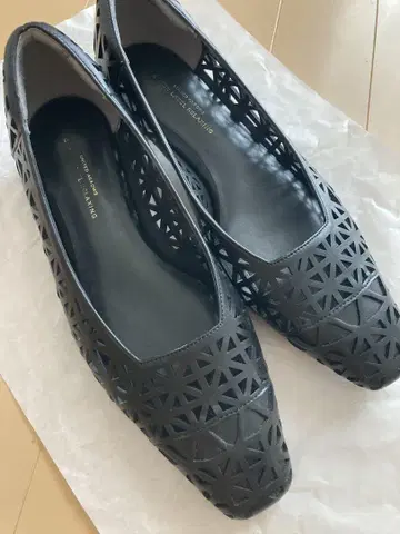 스퀘어 컷워크 펌프스 (3cm 힐) BLACK 주의 사항 있음