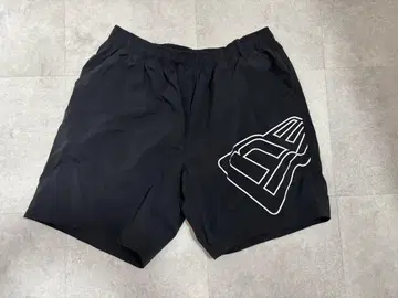 새상품급 NEWERA 하프 팬츠 빅 로고 2XL