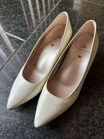 success walk 아이보리 펌프스 23cm