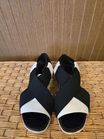 CAMPER 크로스 스트랩 컴포트 샌들 블랙 & 화이트