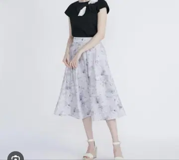 Maglie cassetto 쉘 프린트 턱 스커트 플레어