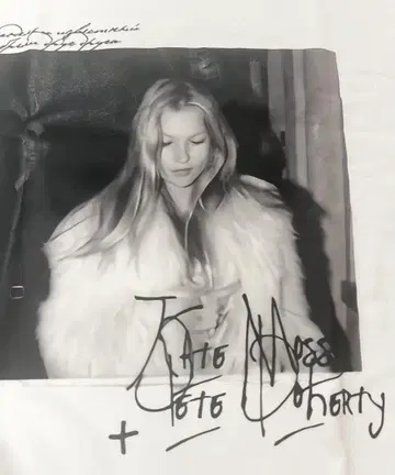 케이트 모스 티셔츠 Kate moss 패션 모델 사인 디바