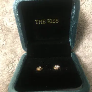 THE KISS 귀걸이 골드