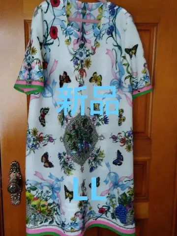 미사용 새상품 비쥬 포함 꽃과 나비 프린트 반팔 플리츠 원피스 LL