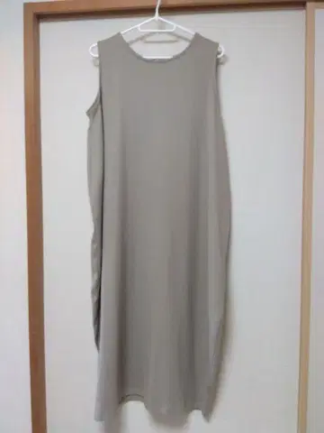 베이지 슬리브리스 롱 원피스
