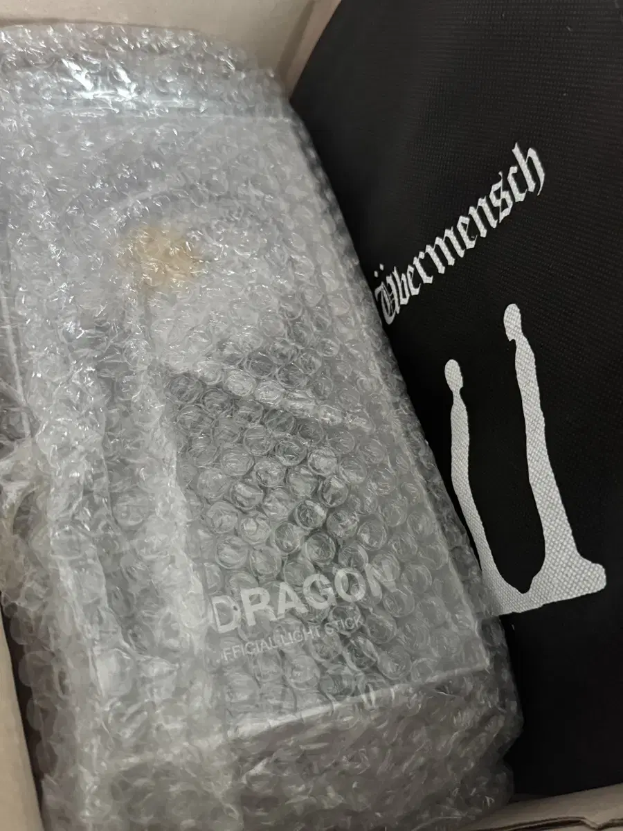 (Sealed) G-dragon GD lightstick cradle set