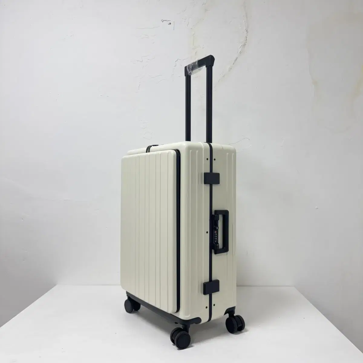 New! 24-inch White Carry-on Carrier