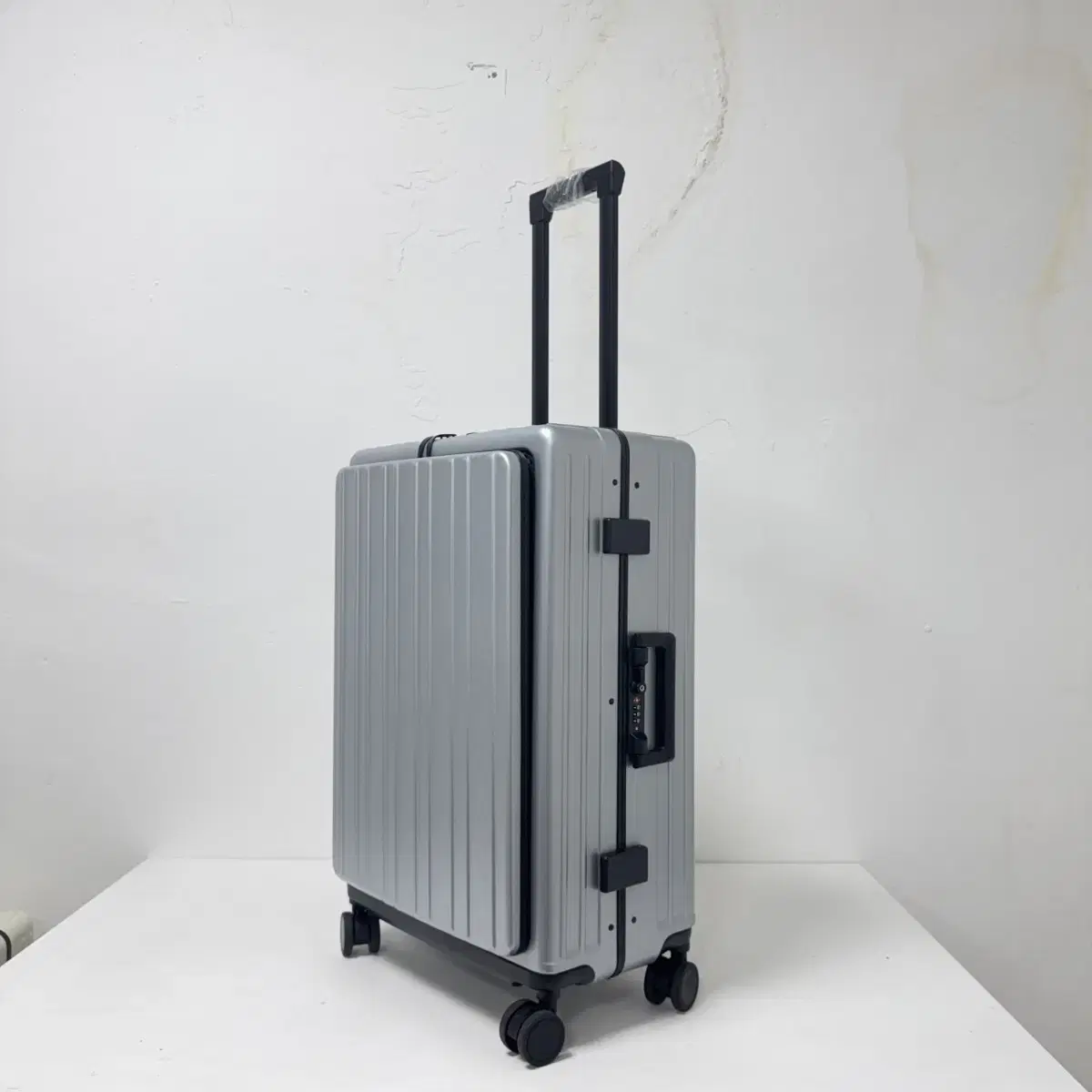 New! 20-inch Silver Carry-on Carrier