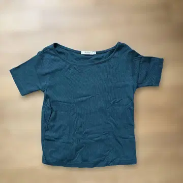 MOUSSY 다크 그린 오프숄더 반팔 티셔츠
