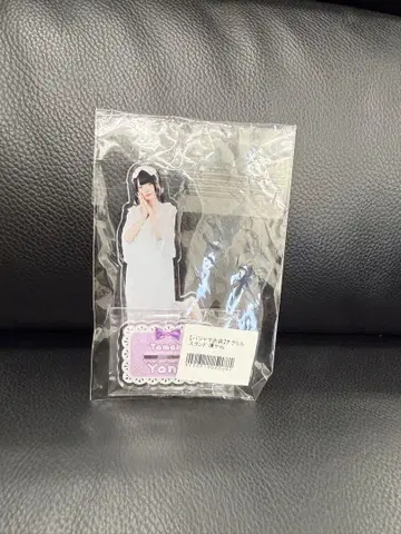 '큐루린' 해보세요. 고리네요. 아크릴 스탠드입니다.