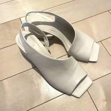 CARARANO 화이트 오픈토 힐 샌들