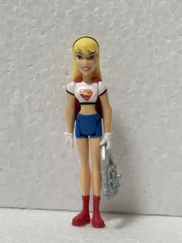 슈퍼 걸 피규어