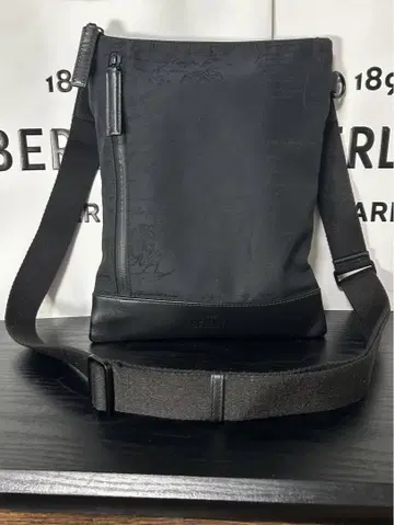 새상품급 Berluti 스크릿 나일론 캘리그래피 숄더백