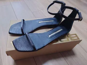 BRENTA 브렌타 프레임워크 별주 스트랩 플랫 샌들 37.5