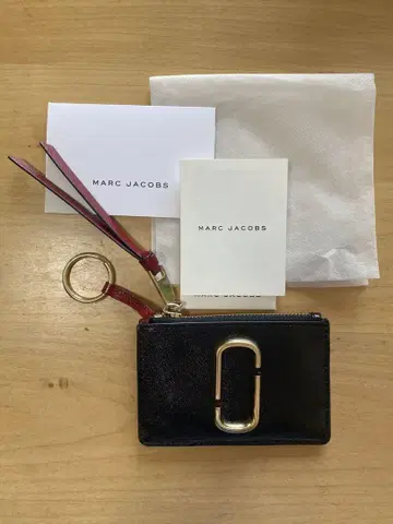 마크제이콥스 블랙 프래그먼트 케이스