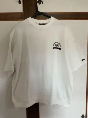 RVCA 화이트 맨투맨 티셔츠