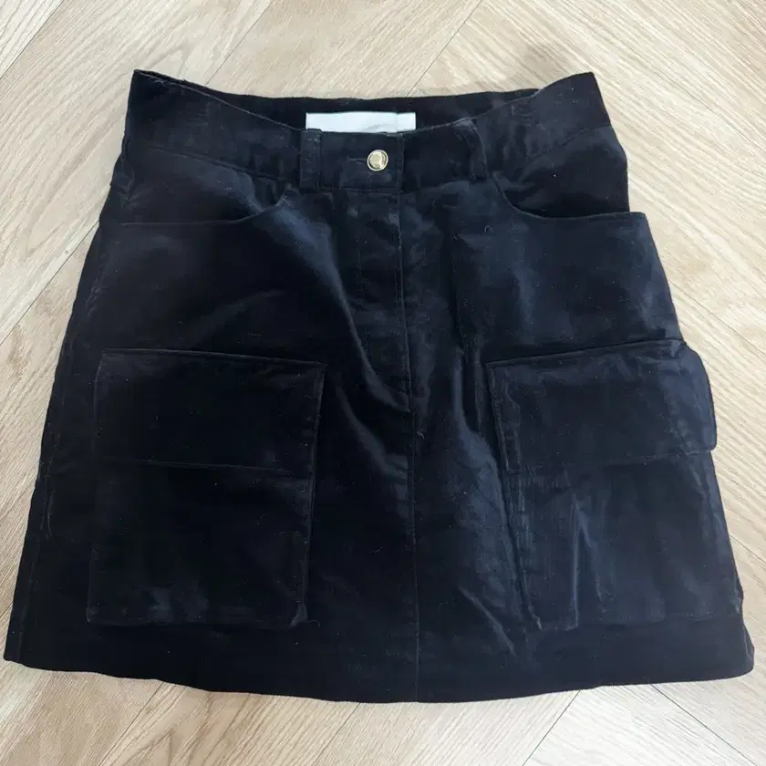 Miel Suede Pocket Mini Skirt Black Small on Bunjang Global Site.