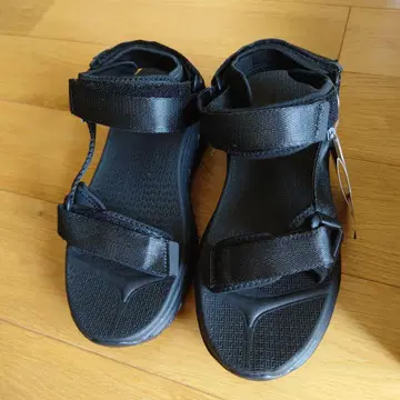 TELIC 샌들