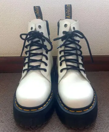 Dr.Martens JADON UK3 화이트 통굽 8홀