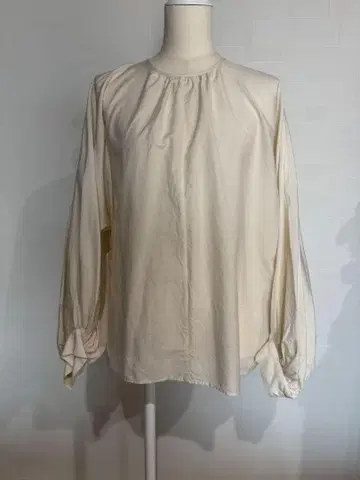 SPICK AND SPAN! 아이보리 벌룬 슬리브 셔츠